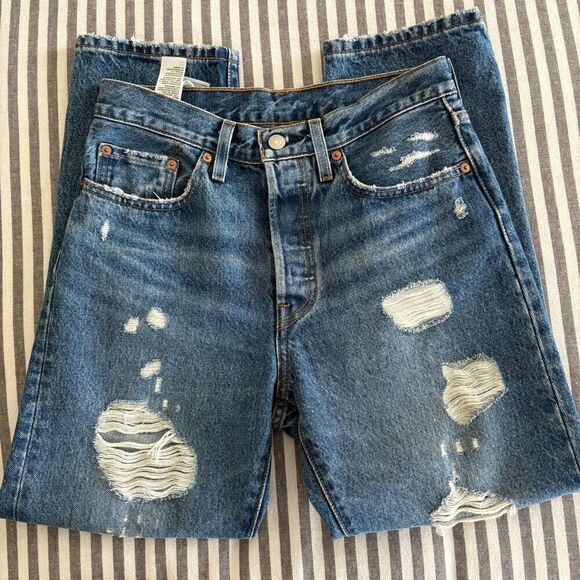 Levi’s 501 Crop Jeans Size 26x26 - Picture 4 of 10